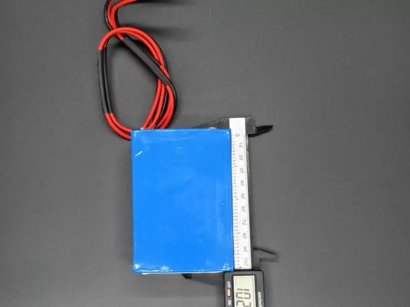 Taşınabilir Elektronik ve Güneş Enerjisi Depolaması için LiFePO4 Güç Paketi