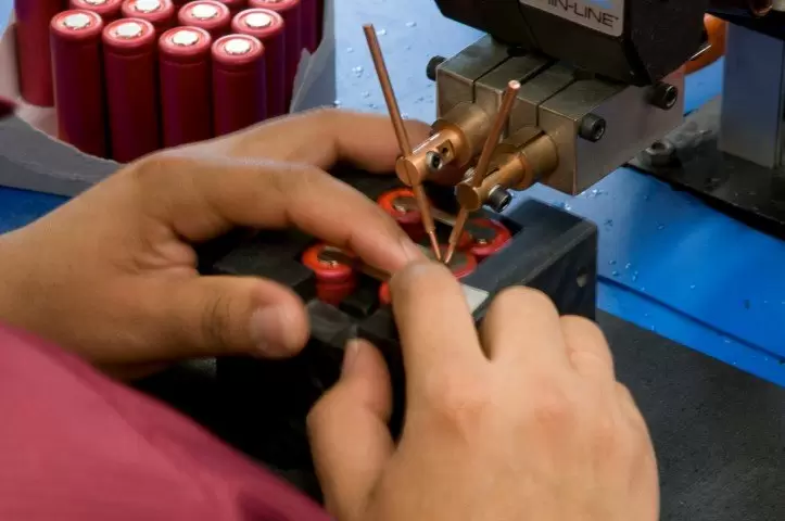 คู่มือแรงดันไฟแบตเตอรี่แบบกำหนดเอง: การออกแบบ 24V-72V และการปฏิบัติตาม UN 38.3 แรงดันไฟของชุดแบตเตอรี่แบบกำหนดเอง - คู่มือแรงดันไฟของชุดแบตเตอรี่แบบกำหนดเอง: การออกแบบ 24V-72V และการปฏิบัติตาม UN 38.3