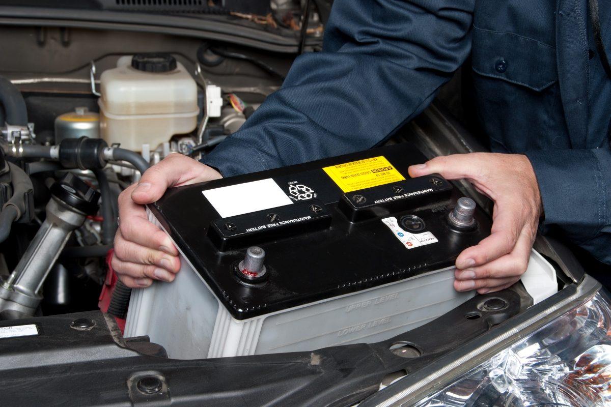 Baterías de celda seca vs. baterías de celda húmeda: ¿cuál es la diferencia? Batería de celda húmeda en un automóvil: baterías de celda seca vs. baterías de celda húmeda: ¿cuál es la diferencia?